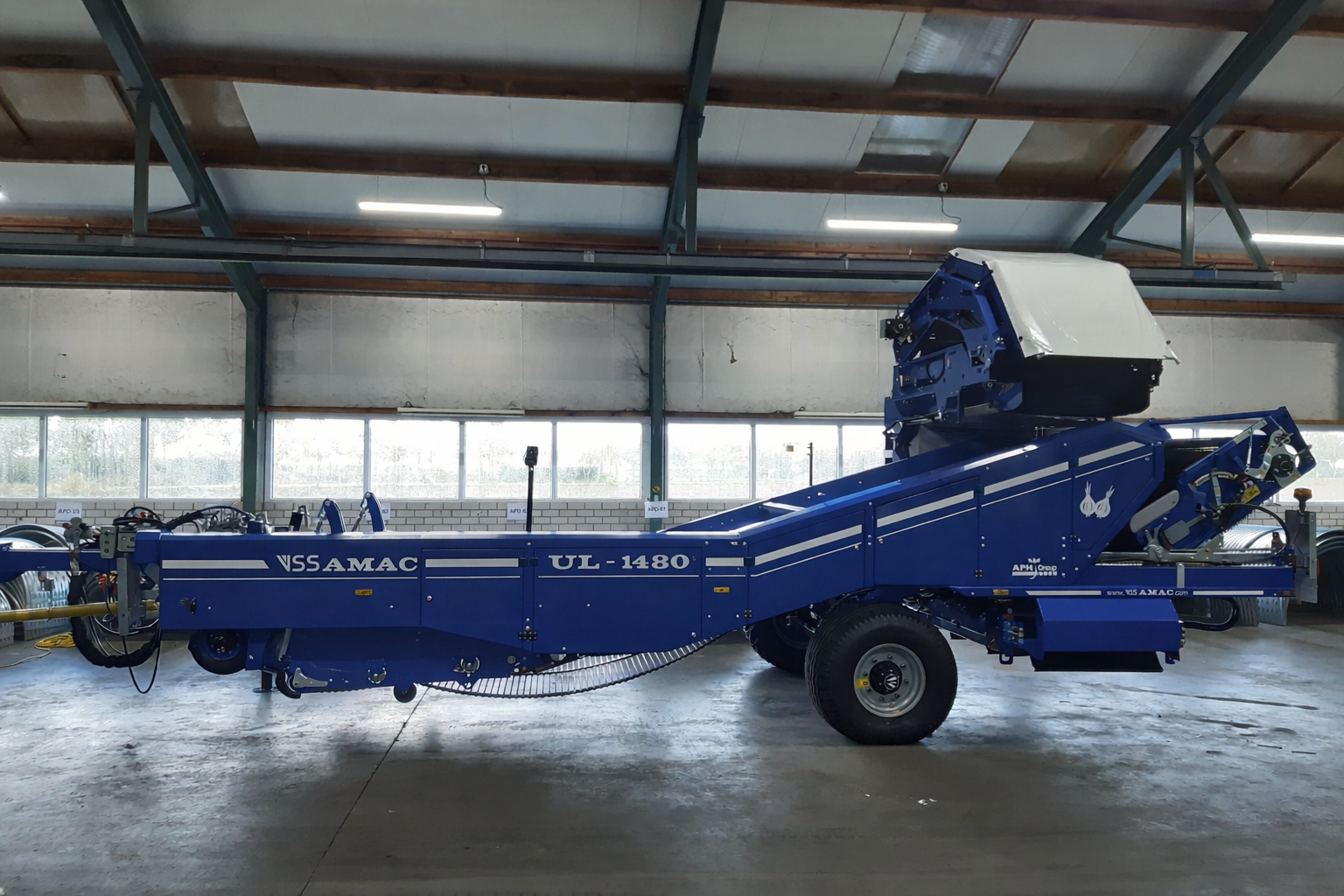 VSS AMAC OOGSTMACHINES KRIJGEN BLAUWE VSS AGRO KLEURSTELLING